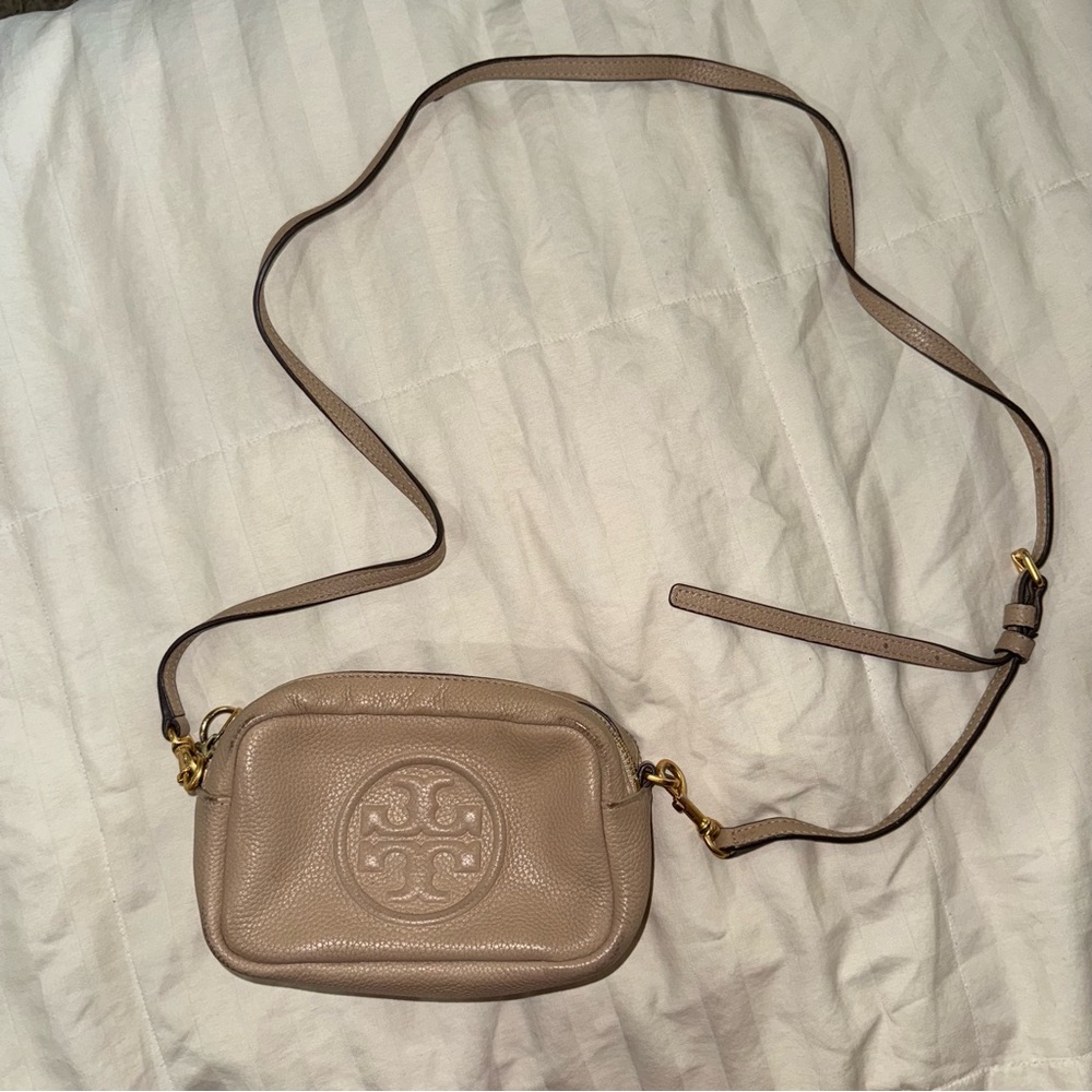 Tory Burch Perry Bomb Crossbody Bag (Beige)